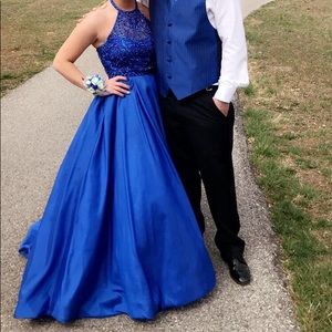 Beautiful blue prom dress!